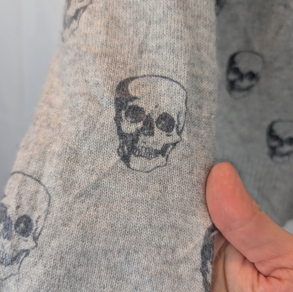 Tory Burch Skull Print Cashmere Sweater Size M In VGUC - Picture 12 of 13
